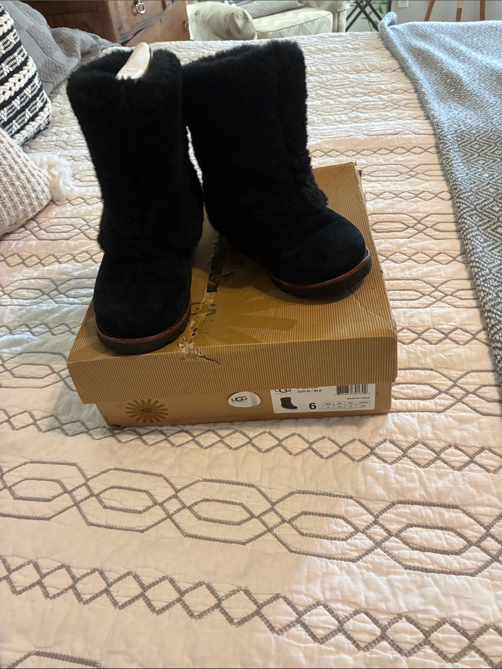 Like New!!! UGG Black Plush Mid-Calf Faux Fur Winter Boots